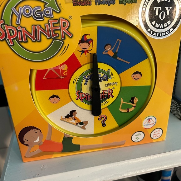 Yoga Spinner game - New in box ! All cards are sealed! Box is torn a little! - Picture 7 of 10